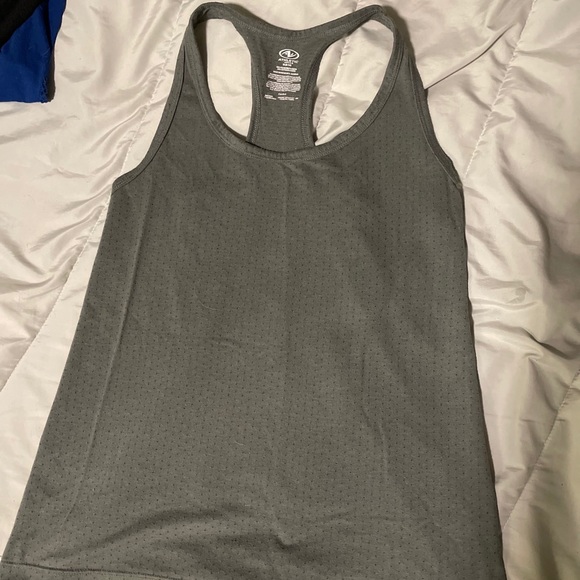 Active wear tank tops - Picture 7 of 8